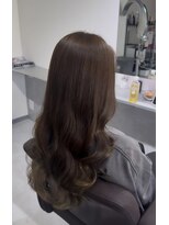フロウ(flou)&nbsp;ワンカラーで上品な明るさを！