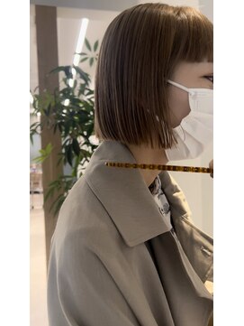 ロマリア 青山 南青山(Lomalia) あご上でつくるハイトーンボブ