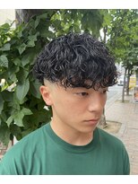 サロン ド ロイ(Salon de Roi)&nbsp;波巻きパーマスキンフェードマッシュアップバングスパイラル六甲