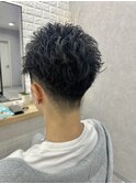 スパイキーシュートツーブロックフェードスパイラルパーマ