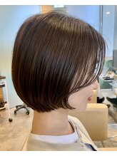 リアン アオヤマ(Liun Aoyama) 上品ショート/ひし形シルエット/前髪長め/30代/40代/50代