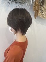 イーナ(iina) ショートボブ