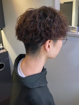 アイコニック 天神店(ICONIQ) メンズ/スパイラルパーマ/刈り上げショート
