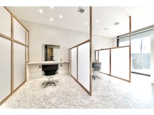 【全席個室】座り心地の良いチェアでゆったり過ごす、大人の贅沢プライベート空間♪