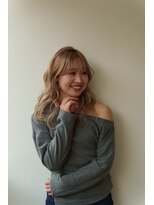 エン 武蔵小杉(en.) ブリーチカラー巻き髪スタイル