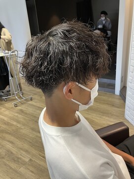 エヌプラス(N+) 波巻きツイストスパイラル刈り上げセンターパートサーフカール