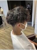 刈り上げセンターパートサーフカールブルーブラッフェザーパーマ