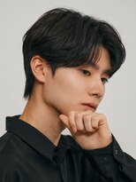 フィフス(fifth)&nbsp;韓国風センターパート毛流れニュアンスパーマビジネスヘア30代