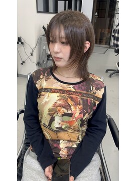 ソルバイジゼル(sol by gisele) ミディアムナチュラルハッシュカット