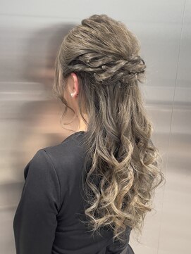 ロゼル(ROSEL) ふわふわハーフアップ