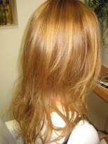 ジルヴォー(zilvo)&nbsp;毛先を遊ばせた縮毛矯正＋カールスタイル！