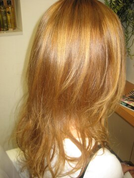 ジルヴォー(zilvo) 毛先を遊ばせた縮毛矯正＋カールスタイル！