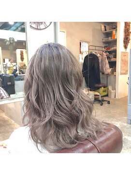 コニ(Coni) ♪Coni♪アッシュミルクティーベージュ