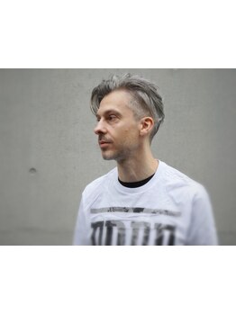 カジュアルもビジネスでも。ON/OFFどちらもキマるデザイン性の高いカットであなたの魅力を最大限に[表参道]