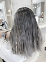 シャルムヘアー(charme hair) シルバー×エアータッチバレイヤージュ☆☆☆