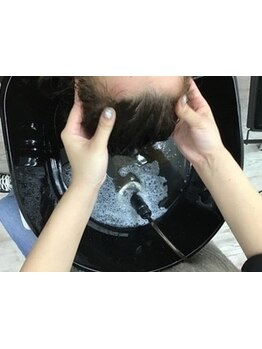 オリジナルのヤクジョスイ使用で美髪の土台である頭皮をキレイに◎髪の悩みを解消し、頭皮から健康に♪