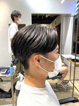 ザデイ カットアンドカルチャーショップ(THE DAY CUT&CULTURE SHOP) ナチュラルセンターパート[メンズカット/ニュアンスパーマ]