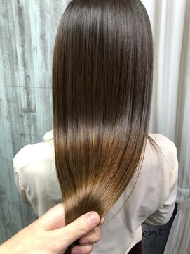 ルッソ チアロ(Lusso chiaro) 髪質改善うる艶髪