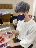 シルバーグレージュシルバーカラーマッシュショートツーブロック
