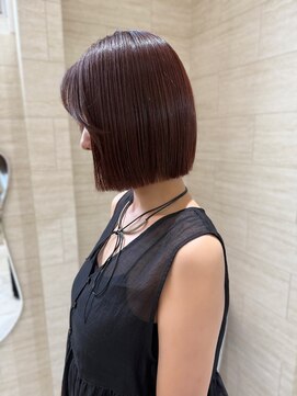 ジーナ 熊本(Zina) Zina熊本/レッドカラー/切りっぱなしボブ