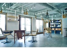 ナウラ バイ ボクノ 本厚木(Naura by bokuno)の雰囲気（明るく開放感があり居心地の良い空間。）