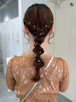 ジゼル 梅田(GiseL)&nbsp;編みおろし ポニーテール シニオン 結婚式 お呼ばれ 20代30代