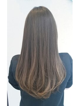 ヘアーアンドネイル ルシア(Hair&Nail Lucia) ロングイルミナアッシュ