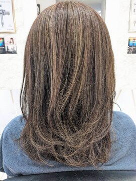 ヘアーデザインムーヴ(Hair design MOVE) 白髪ぼかしハイライト　ロング