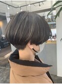 大人ショート×白髪ぼかしハイライト