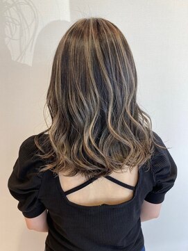 アッシュベージュ×バレイヤージュ×コントラスト