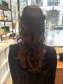 セブンベルベット(7 Velvet) ハーフツイン/結婚式ヘア/お呼ばれアレンジ