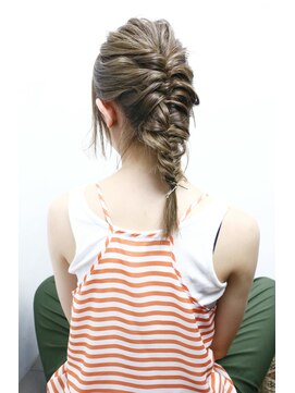 ラウレア(Laulea) [Laulea★女性限定サロン]どんなときにも合うこなれアレンジ