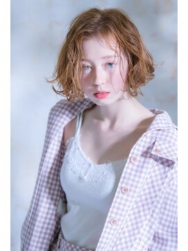 ネオリーブエム(Neolive em;) Neolive em; 透明感ベージュ☆☆