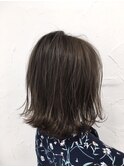 外ハネハイライトグレージュくびれミディ