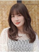 顔周りレイヤーカットくびれヘアミルクティーベージュカラー