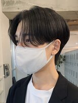 センターパート毛流れニュアンスパーマコンマヘアガイルヘア黒髪