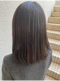 グレージュ切りっぱなしボブ前髪ありミニボブミルクティベージュ