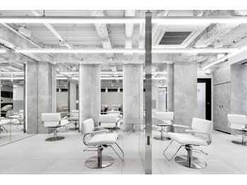 キティー サカエ(kiti SAKAE)の写真/【栄駅3分/待望の2号店OPEN】韓国レイヤー×髪質改善で叶える、1人ひとりに似合う“反則級の可愛さ”を♪