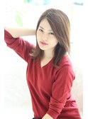 こなれた外ハネでトレンディー感を引き立てる