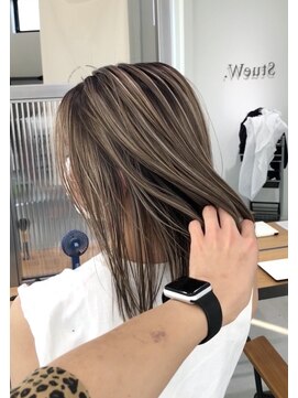 ストゥー(StueW.) ハイライト【倉敷】【岡山】【ハイライト】【バレイヤージュ】