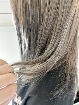 ネオリーブカフ 鶴ヶ峰店(Neolive caff) ホワイトグレージュ　くすみブルー　ニュアンスカラー