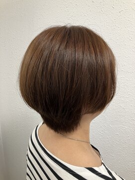 ジェナ(Jena) 大人ショートボブ