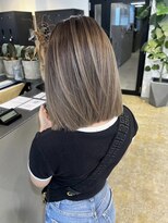 メリー オオサカ(Merly Osaka)&nbsp;ミディアムボブに合うバレイヤージュ_natural greige_
