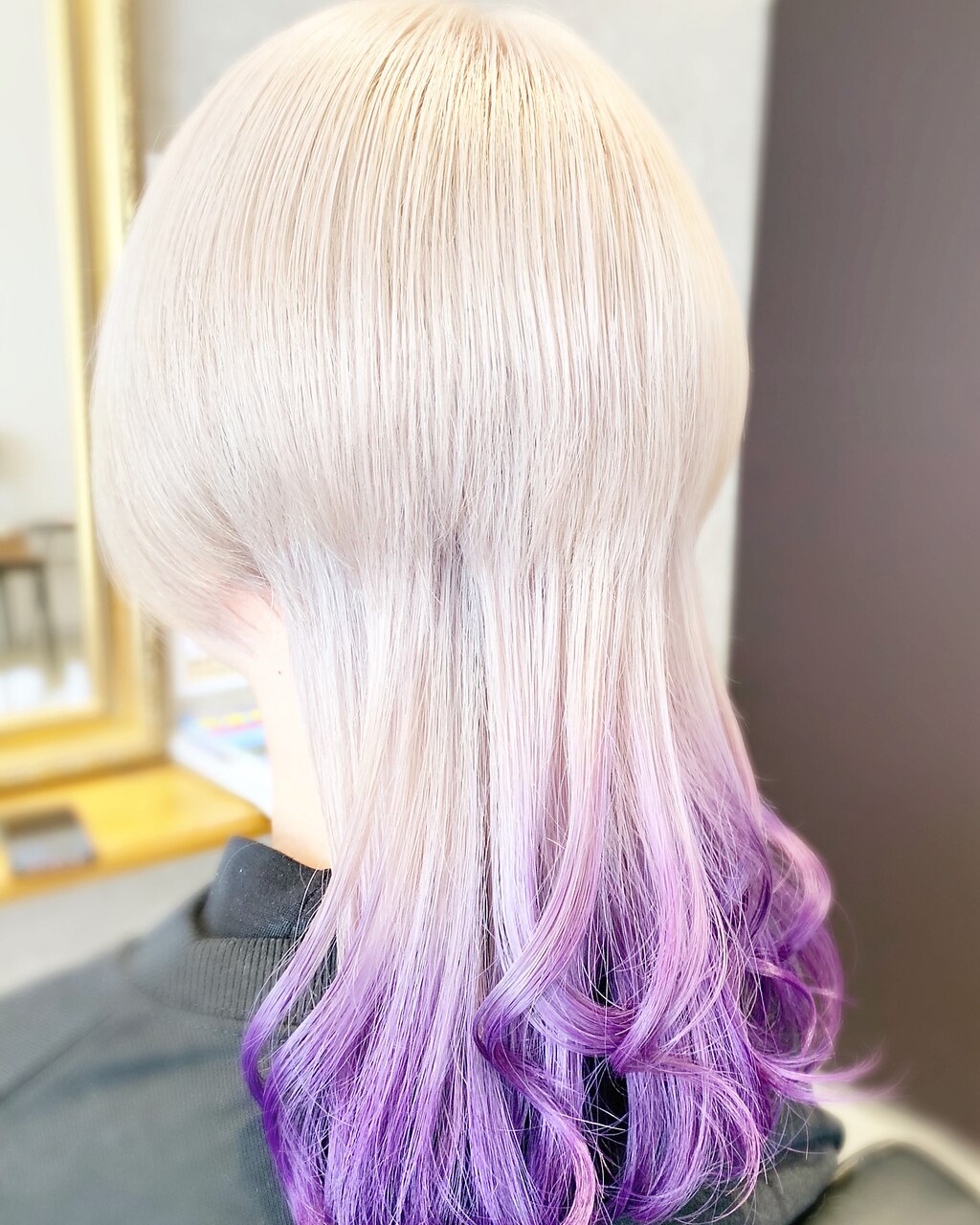 ホワイトカラー パープルグラデーション:L191500345|アート ホワイトカラー パープルグラデーション:L191500345|アート