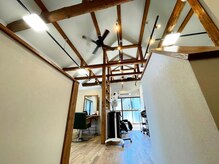 オリオリ ネイ(oli-oli ne'i)の雰囲気（二階は半個室風のプライベート空間[インナーカラー/ハイライト]）