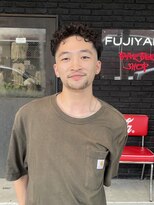 フジヤマバーバーショップ アジト(FUJIYAMA BARBER SHOP ajito)&nbsp;宮城リョータ/スキンフェード