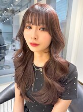 癖が強い顔周りの髪の毛をしっかり伸ばし、ナチュラルで扱いすい前髪に♪毎日が楽になる前髪矯正が大人気！