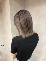 サニー 渋谷(SUNNY)&nbsp;バレイヤージュ、ハイライト、レイヤーロング、グレーベージュ