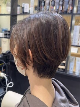 ジュイール(jouir) 三鷹白髪ぼかしハイライトショートボブウルフショートカット