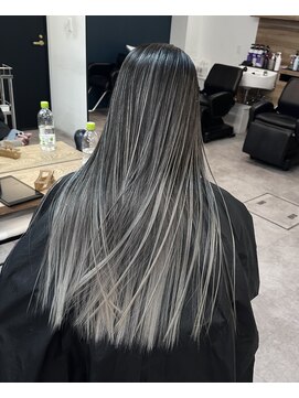 イル 天神大名店(ill) 海外ヘア　アッシュシルバーバレイヤージュ
